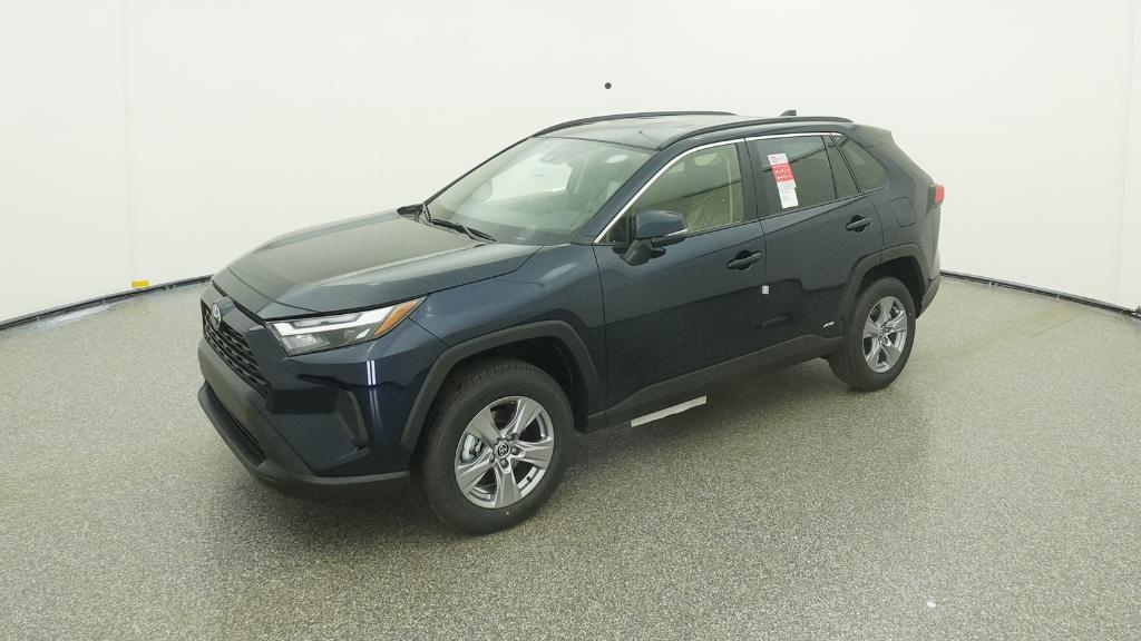 2025 Toyota RAV4 XLE's photo