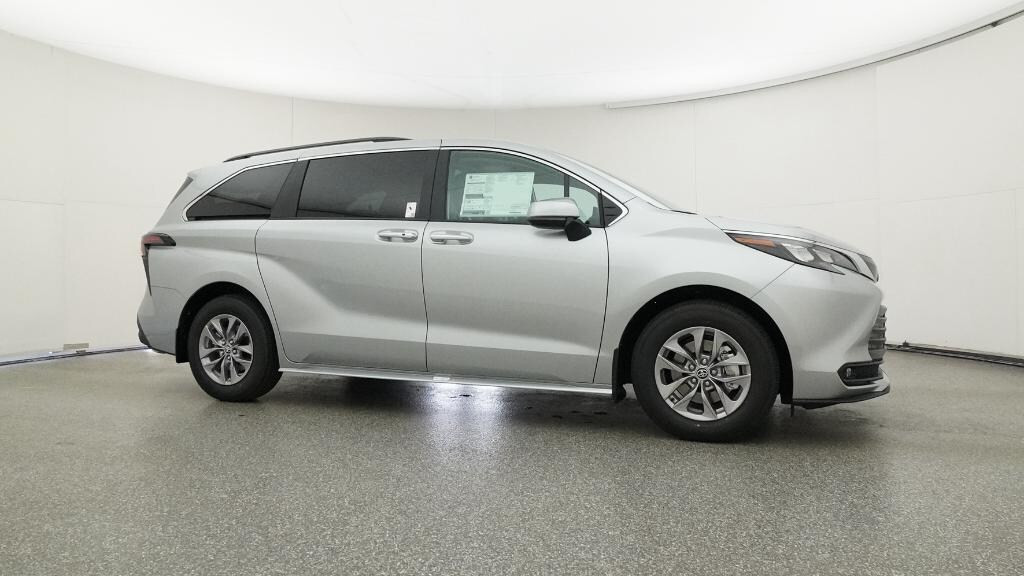 New 2025 Toyota Sienna XLE Van Passenger Van