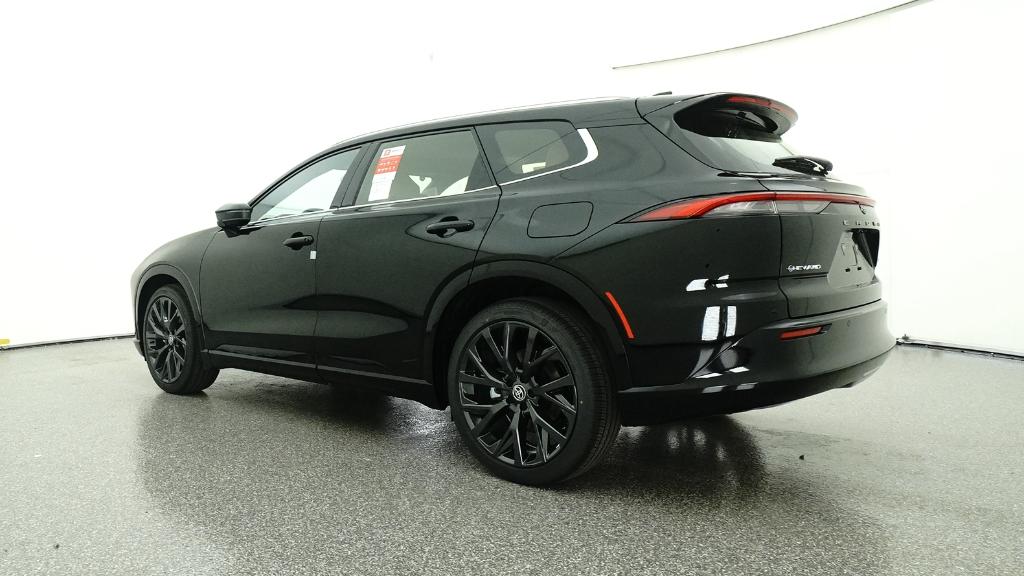 2025 Toyota Crown Signia Limited photo 2