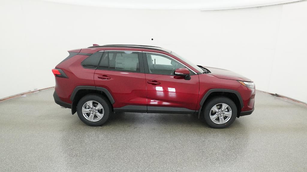 2025 Toyota RAV4 XLE photo 4