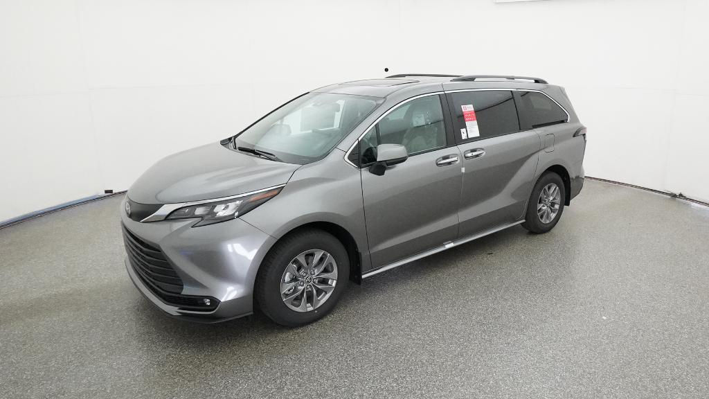 2026 Toyota Sienna XLE's photo