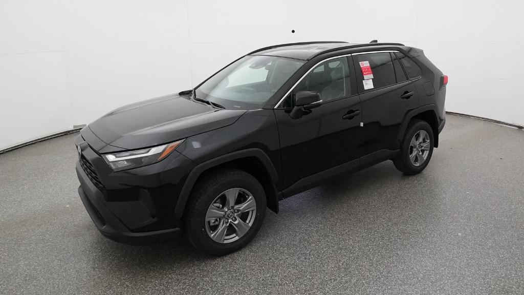 2025 Toyota RAV4 XLE's photo