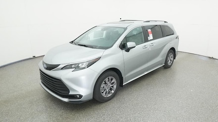2025 Toyota Sienna XLE 8 PASSENGER