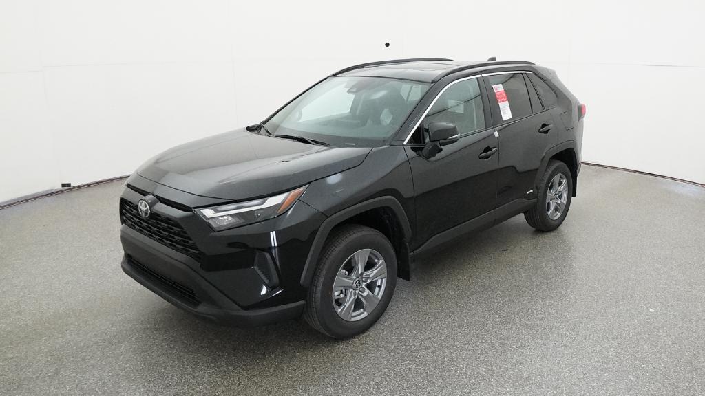 2025 Toyota RAV4 XLE's photo
