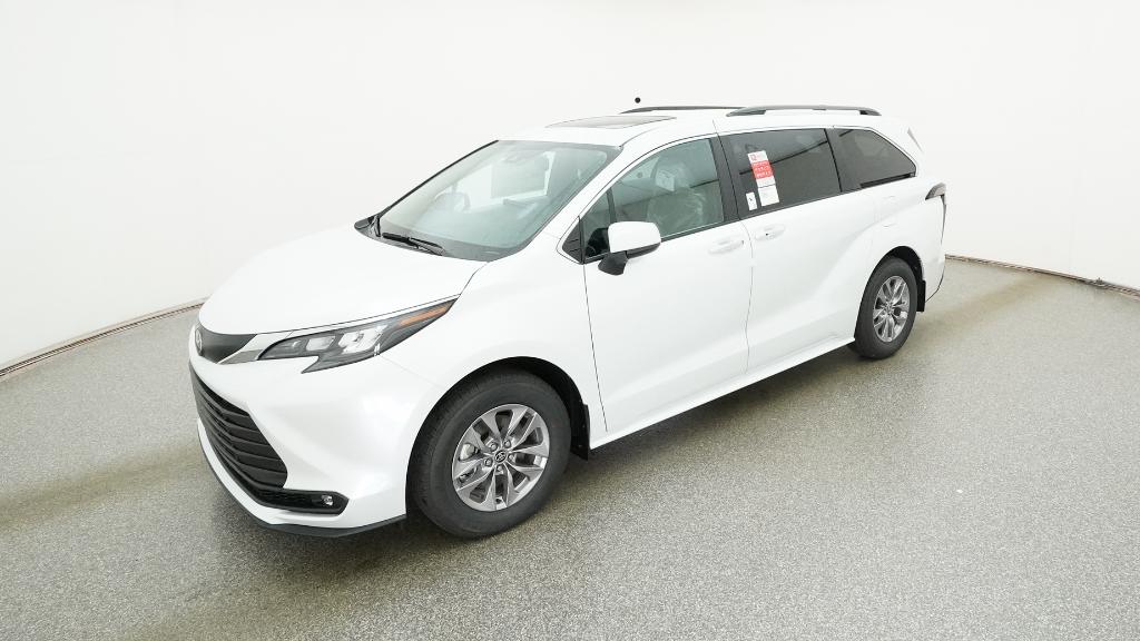 2026 Toyota Sienna XLE's photo