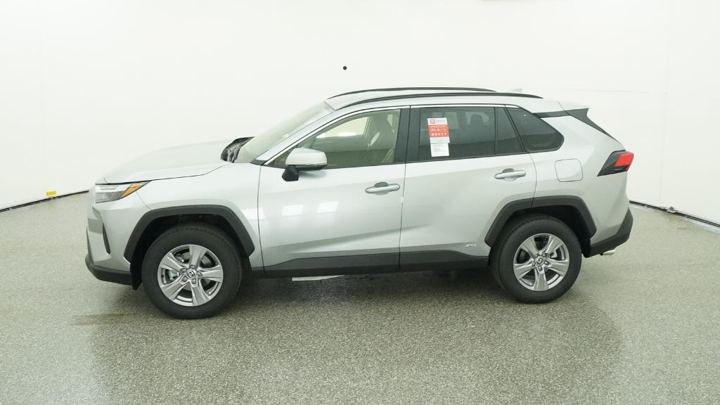 2025 Toyota RAV4 Hybrid XLE photo 2