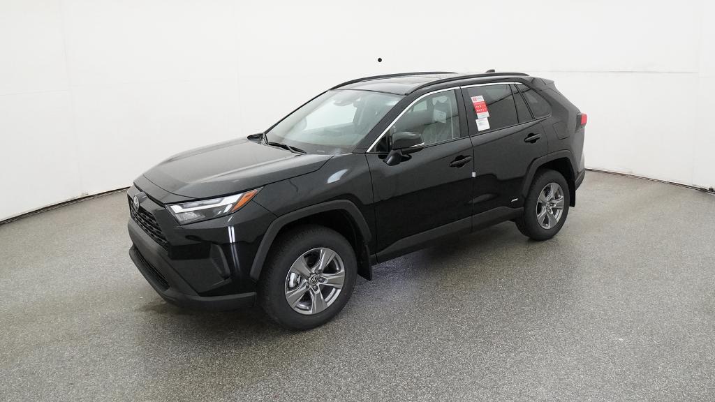 2025 Toyota RAV4 XLE's photo