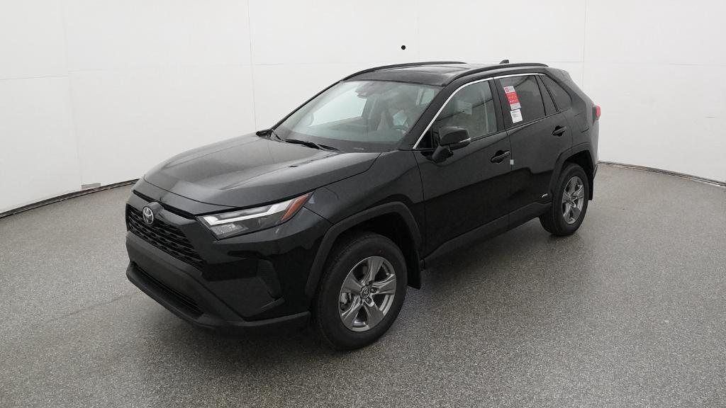 2025 Toyota RAV4 XLE's photo