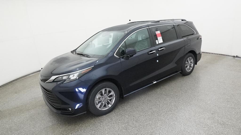 New 2026 Toyota Sienna XLE 8 Passenger Van Passenger Van