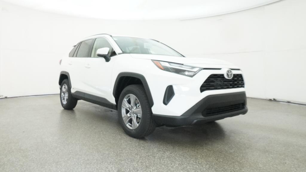 2025 Toyota RAV4 Hybrid XLE photo 2