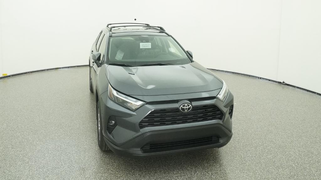2025 Toyota RAV4 Hybrid XLE photo 3