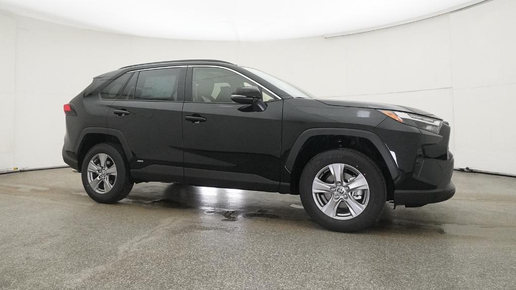 2025 Toyota RAV4 Hybrid XLE photo 4