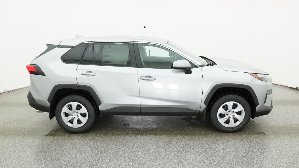 2025 Toyota RAV4 LE photo 4