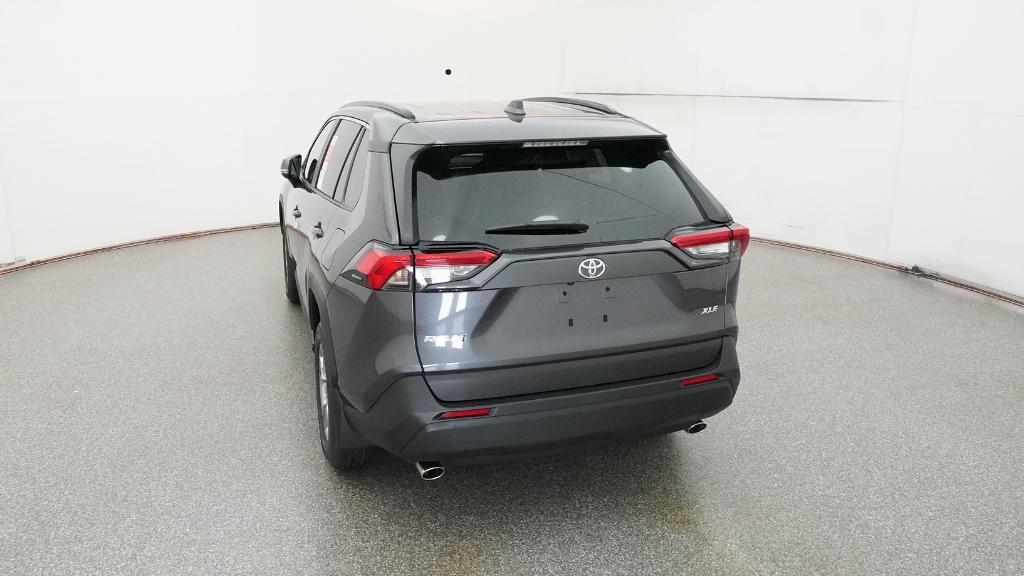 2025 Toyota RAV4 XLE photo 4