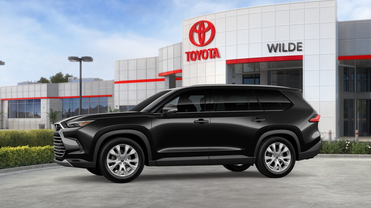 2026 Toyota Highlander Hybrid Limited photo 4