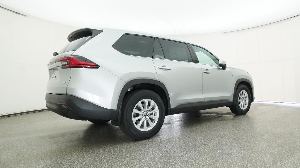 2026 Toyota Highlander XLE Hybrid photo 2