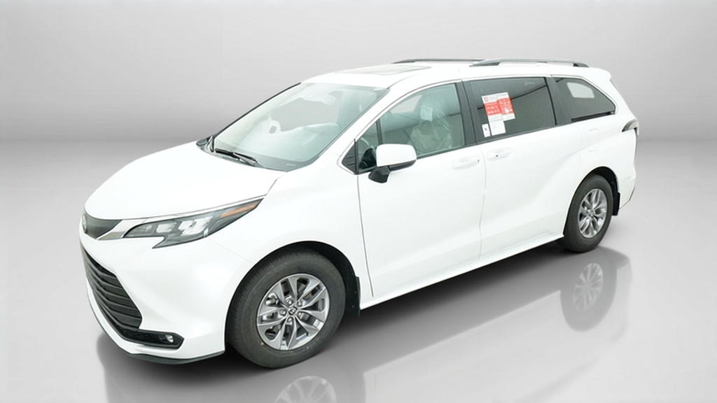 2026 Toyota Sienna XLE Van Passenger Van