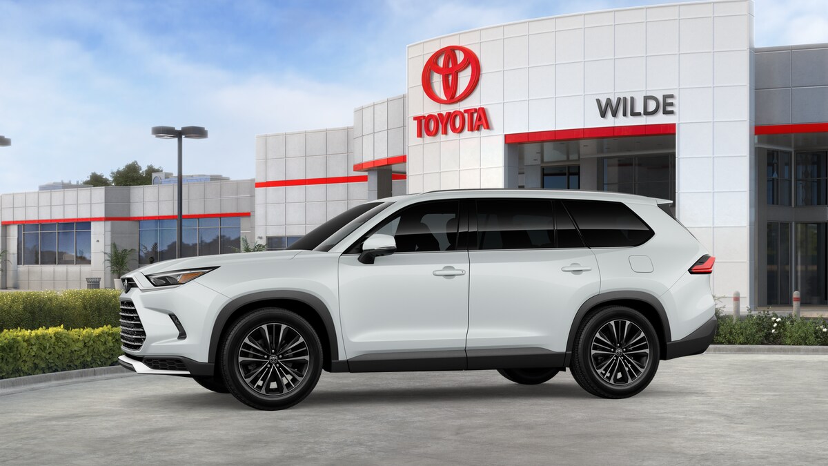 2026 Toyota Highlander Platinum Hybrid photo 4