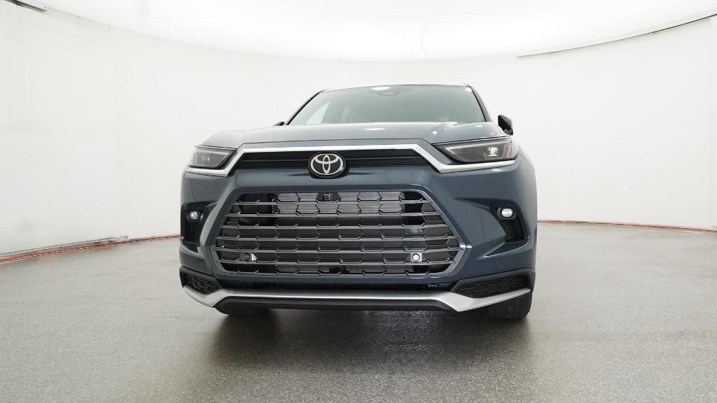 2026 Toyota Highlander Hybrid Platinum photo 3