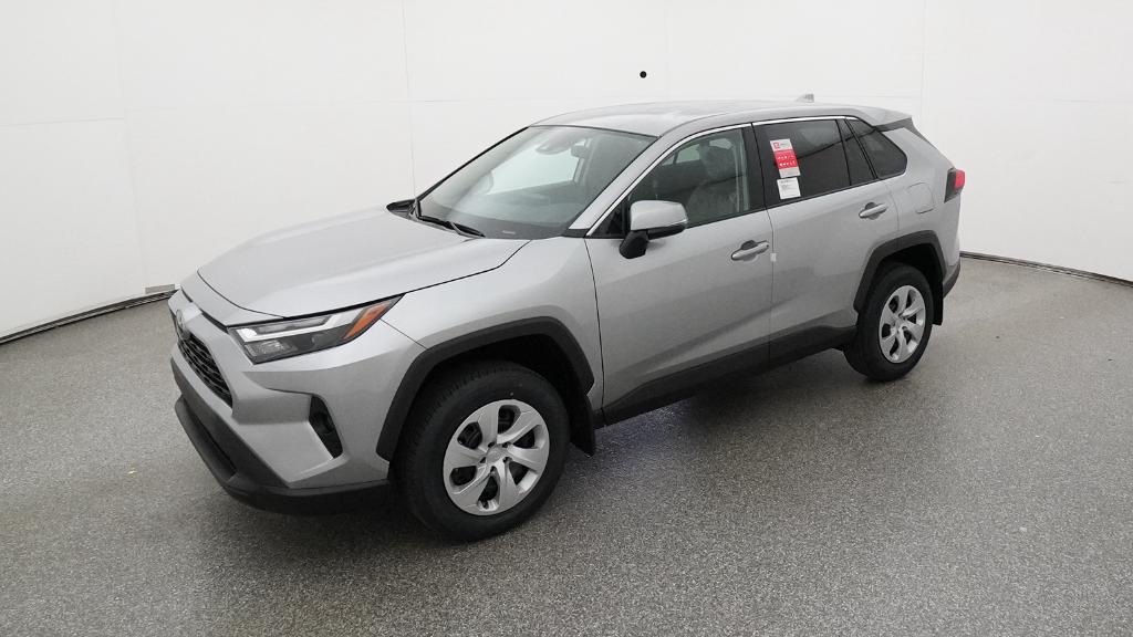 2025 Toyota RAV4 LE's photo