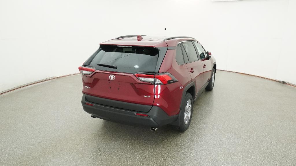 2025 Toyota RAV4 XLE photo 4