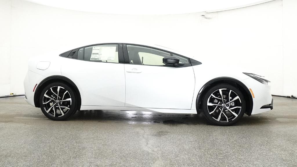2026 Toyota Prius XSE Plug-in Hybrid photo 4
