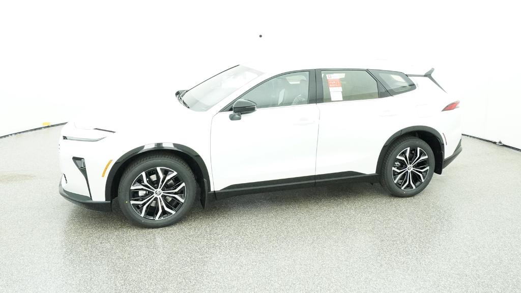 2025 Toyota Crown Signia XLE photo 3