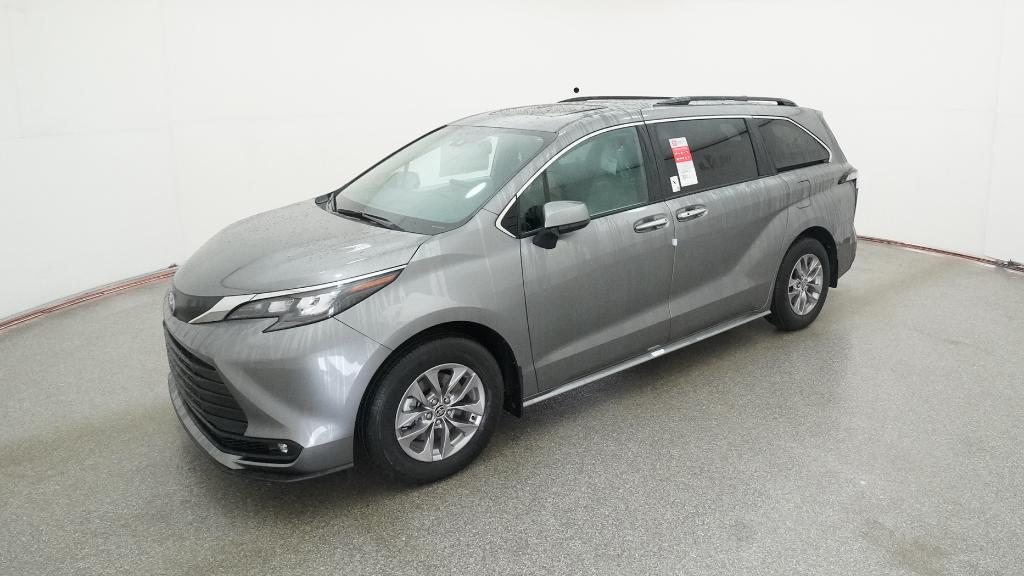 2026 Toyota Sienna XLE's photo