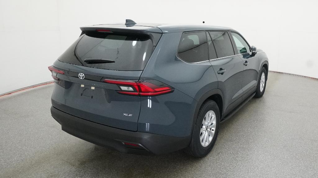2026 Toyota Grand Highlander XLE photo 2