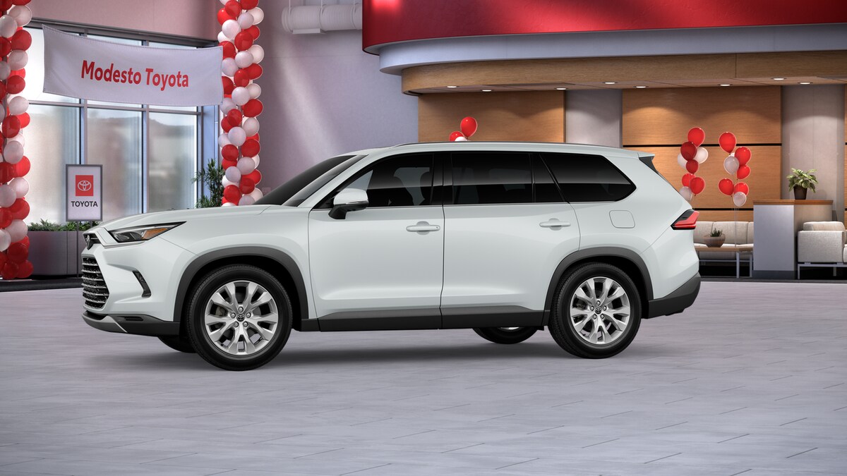 2026 Toyota Highlander Limited Hybrid photo 2