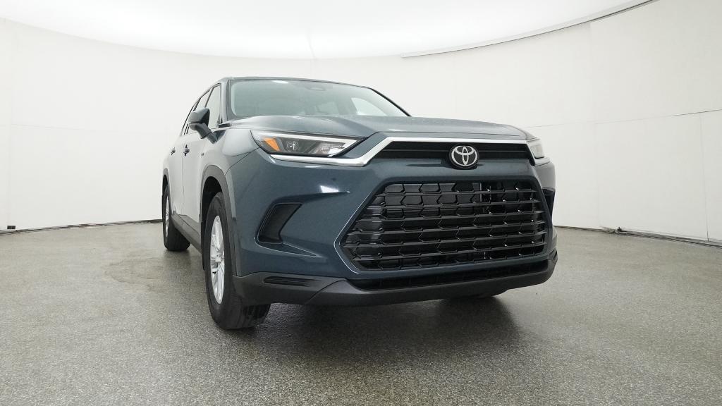 2026 Toyota Highlander XLE Hybrid photo 3