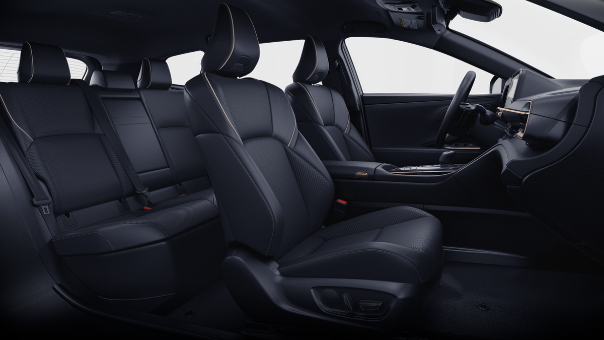 2025 Toyota Crown Signia XLE photo 2