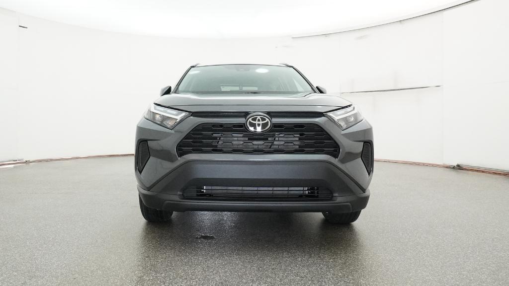 2025 Toyota RAV4 XLE photo 3