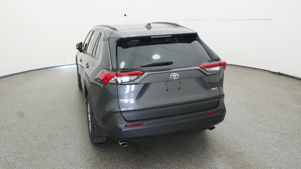 2025 Toyota RAV4 XLE photo 4