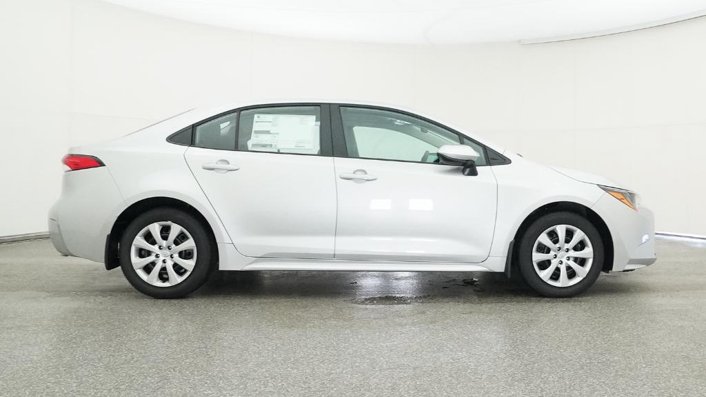 2026 Toyota Corolla LE photo 2