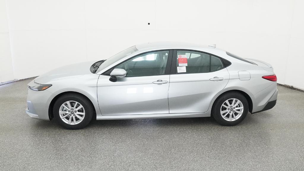 2026 Toyota Camry LE photo 4