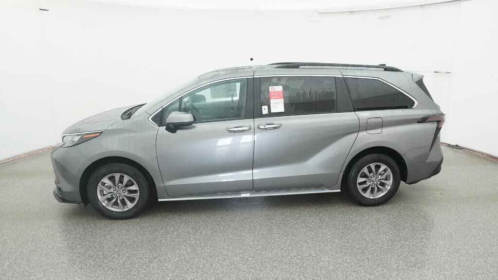 New 2026 Toyota Sienna XLE 8 PASSENGER