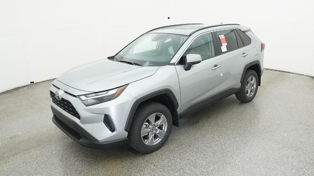 2025 Toyota RAV4 XLE's photo