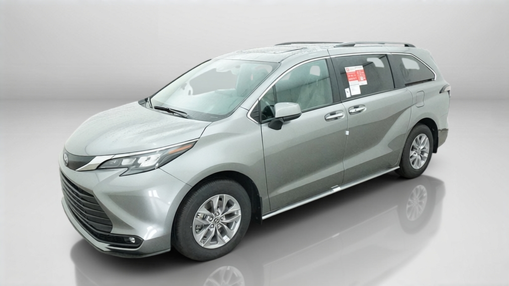 2026 Toyota Sienna 8 PASSENGER 