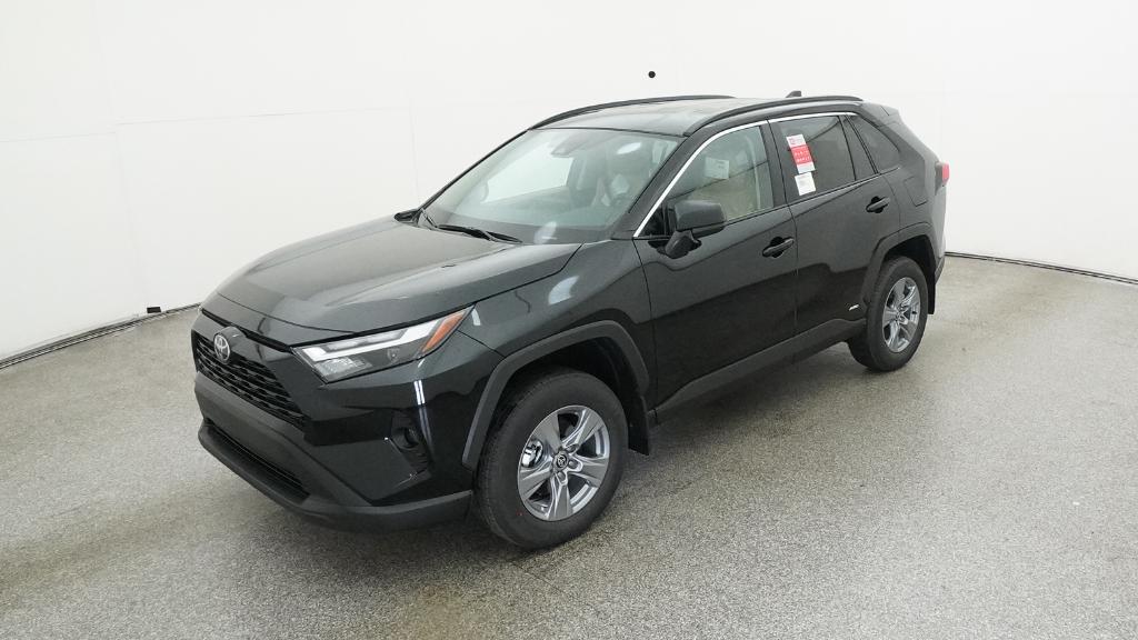 2025 Toyota RAV4 LE's photo