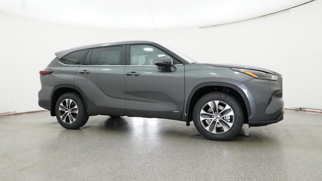 2025 Toyota Highlander Hybrid XLE photo 2