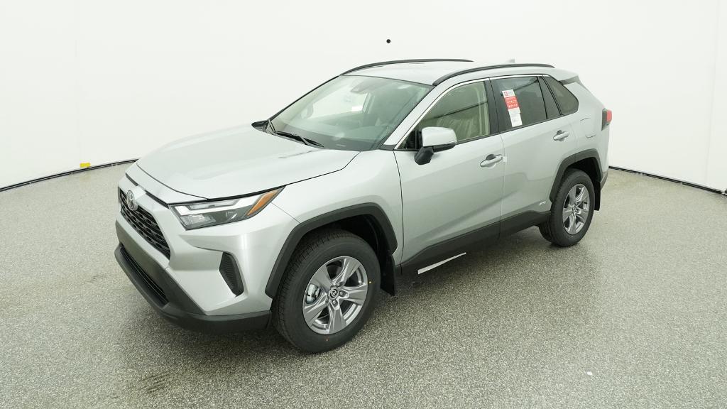 2025 Toyota RAV4 XLE's photo