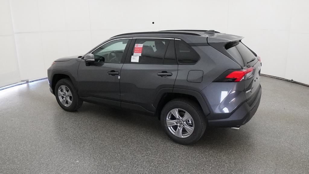 2025 Toyota RAV4 XLE photo 4