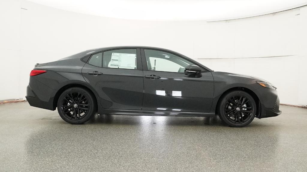 2026 Toyota Camry SE photo 4
