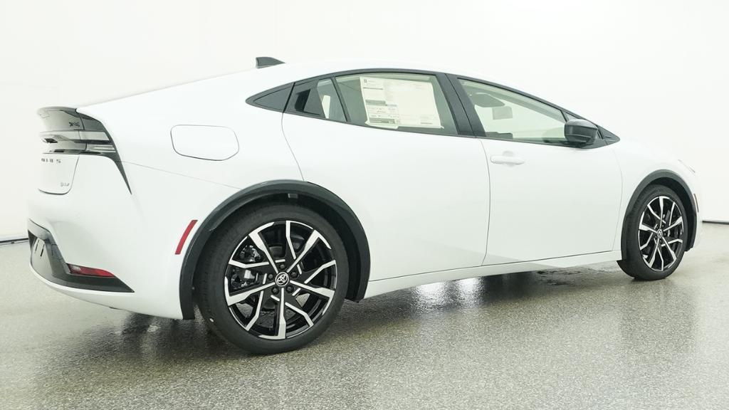 2026 Toyota Prius Plug-in Hybrid XSE - Photo 4