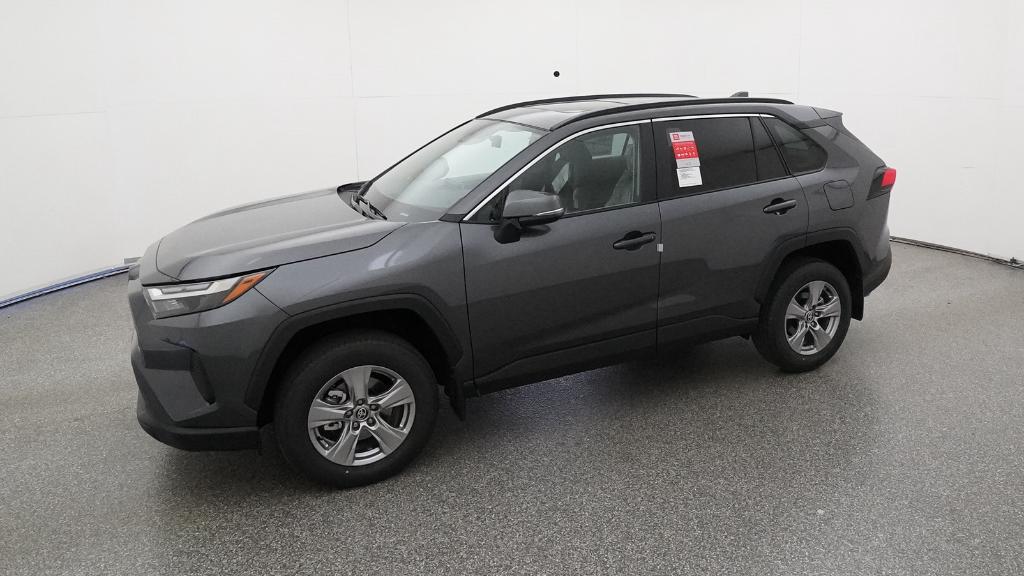 2025 Toyota RAV4 XLE photo 3