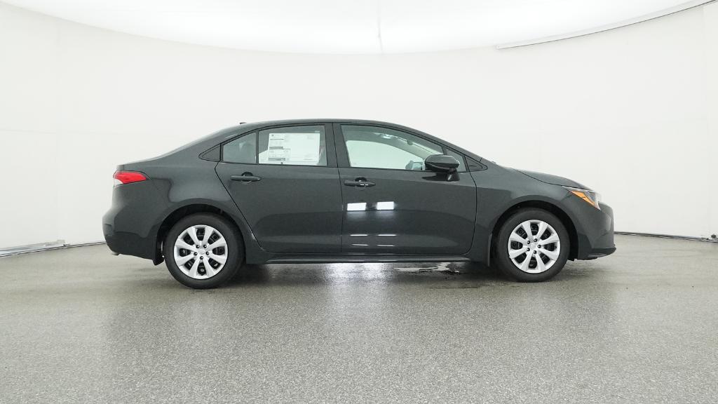 2025 Toyota Corolla LE photo 3