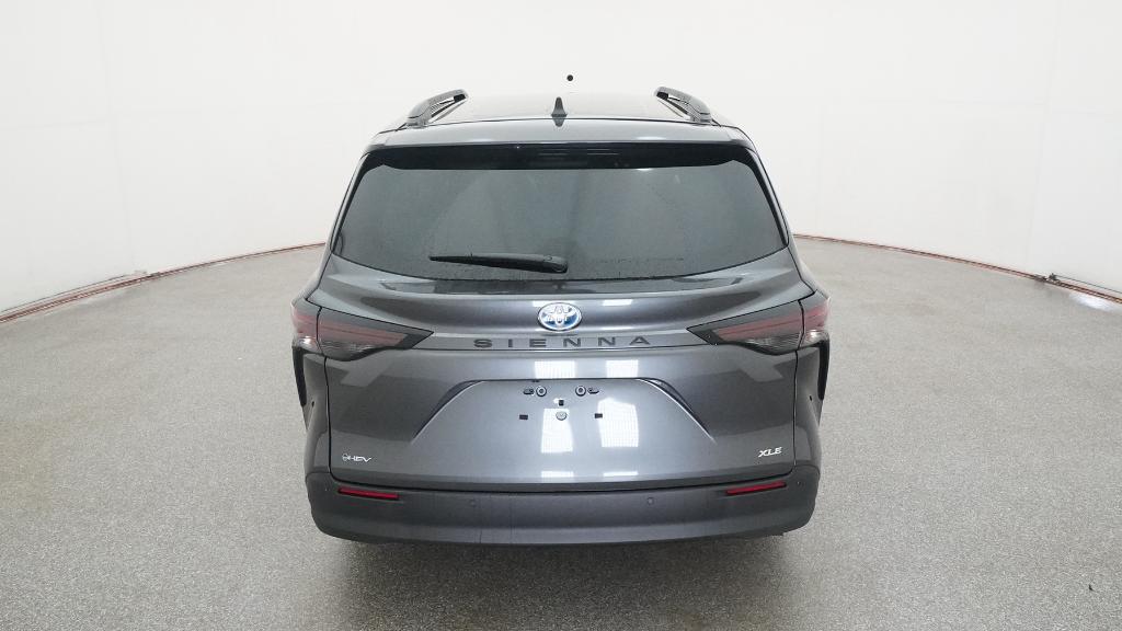 2025 Toyota Sienna XLE photo 2