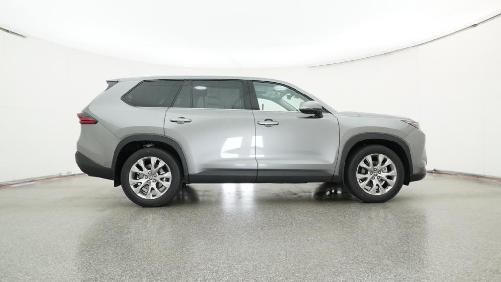 2026 Toyota Highlander Hybrid Limited photo 2