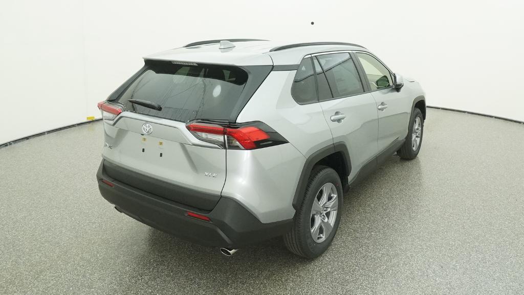 2025 Toyota RAV4 XLE photo 2